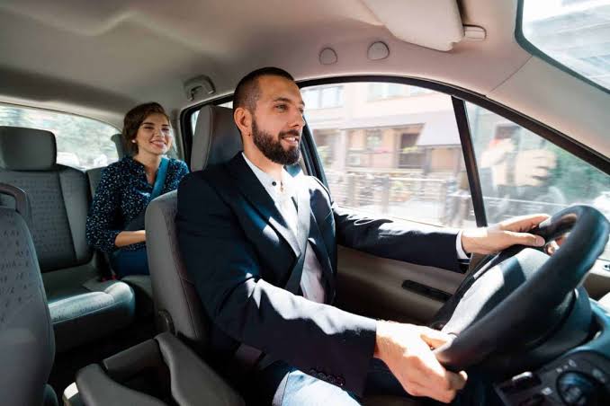 Illustration éditoriale — Kiwitaxi pour les chauffeurs comment recevoir et gérer les réservations de transferts
